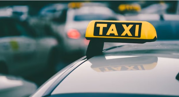 Wie ein Taxi Ihre Reisen in der Stadt bequemer macht